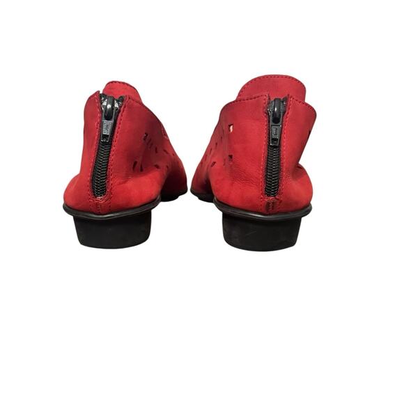 Sesto Meucci Evonne Red Nubock Cushioned Footbed Open Toe Slip On Flats - Size 9 - Picture 7 of 14